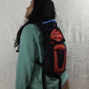 Dakine Session 8L Hydration Backpack Men's Deep Red Black Biking Hiking Sports